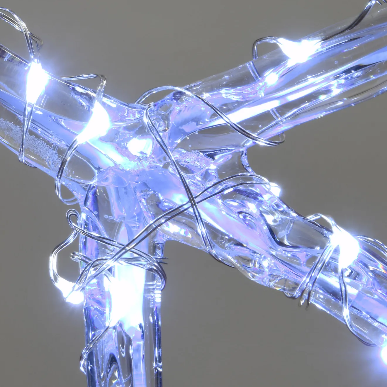 Best 24 in. and 20 in. Ice Crystal Snowflakes with LED Lights Yard Decorations