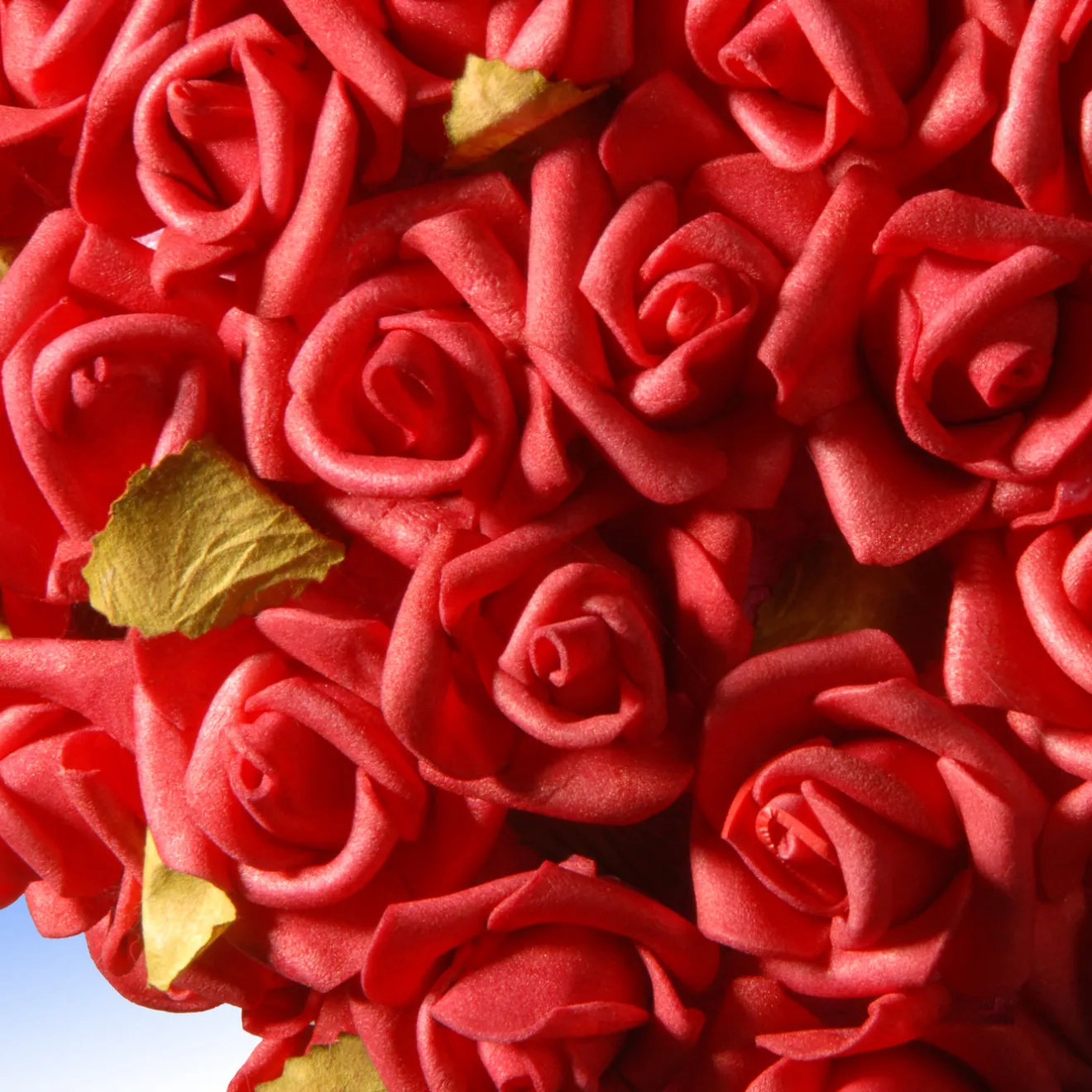 Online 7 in. Floral Red Roses Heart Wreaths
