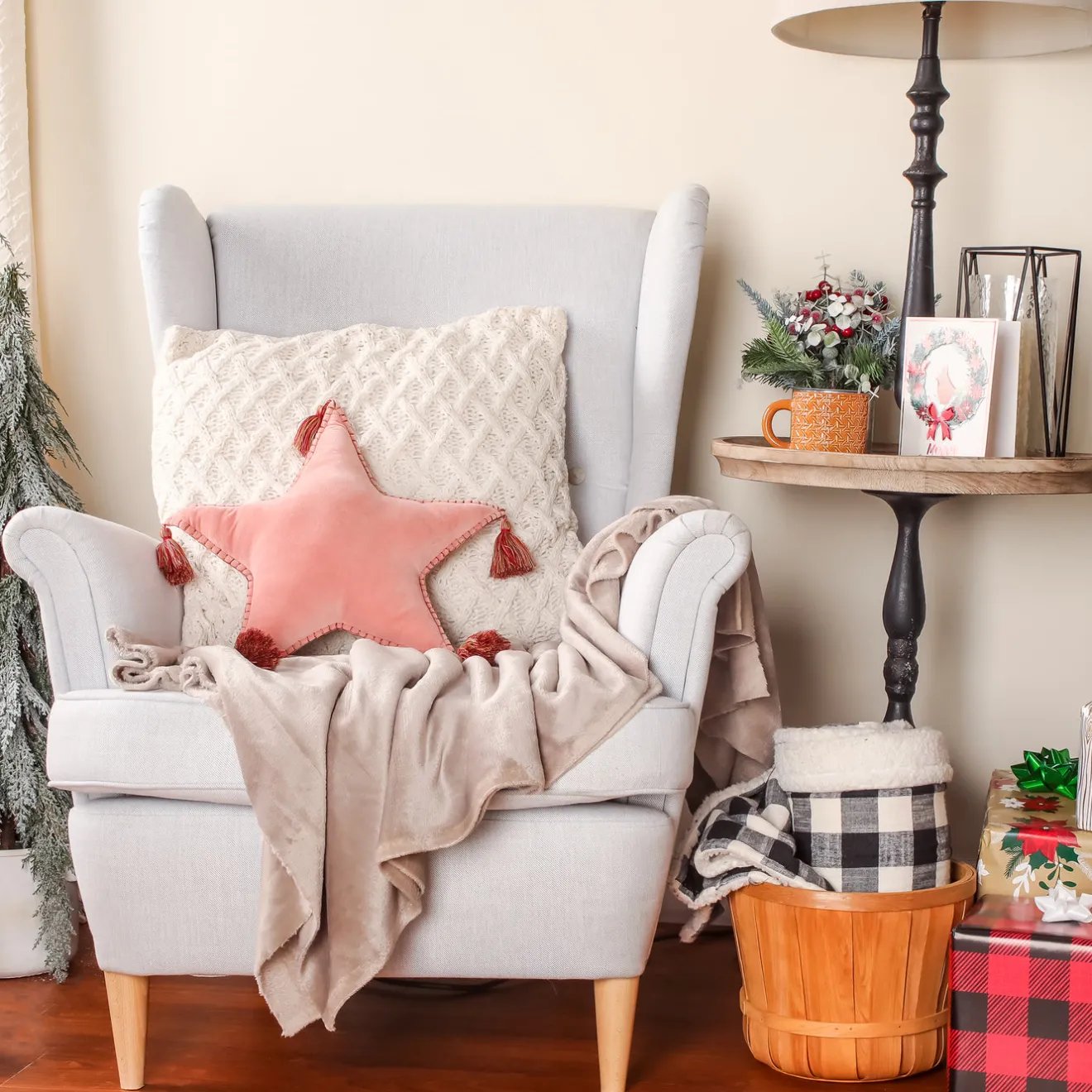 Hot 16 in. HGTV Home Collection Star Shape Pillow, Blush Pillows & Throws