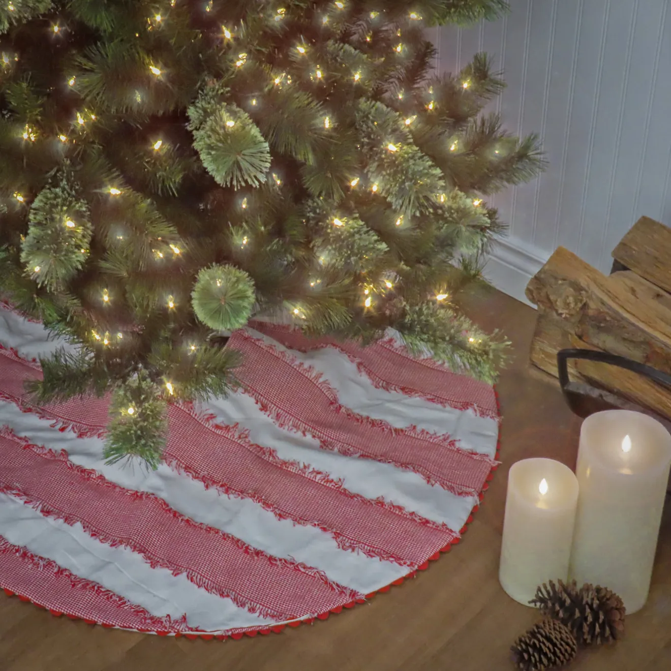 New 48 in. HGTV Home Collection Red White Ric Rac Border Tree Skirt Tree Skirts & Collars
