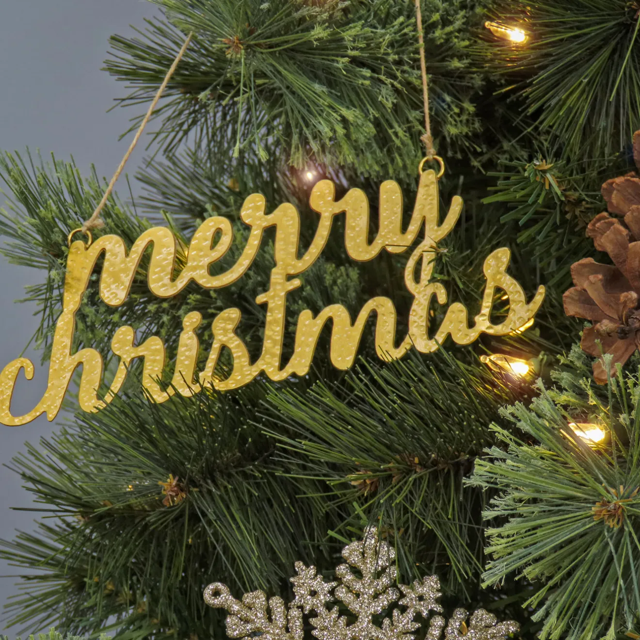 New 9 in. HGTV Home Collection Merry Christmas Metal Ornament Set Tree Ornaments