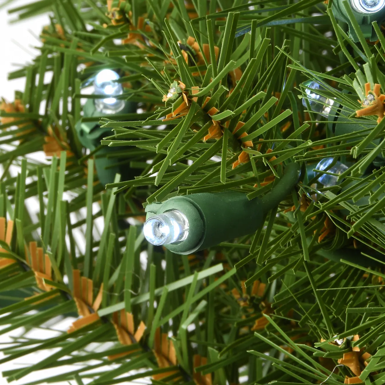 Outlet 36 in. Pre-Lit Norwood Fir Memory Shape Wreath with Clear Lights Pre-Lit Christmas Wreaths|25-36 Inch Christmas Wreaths