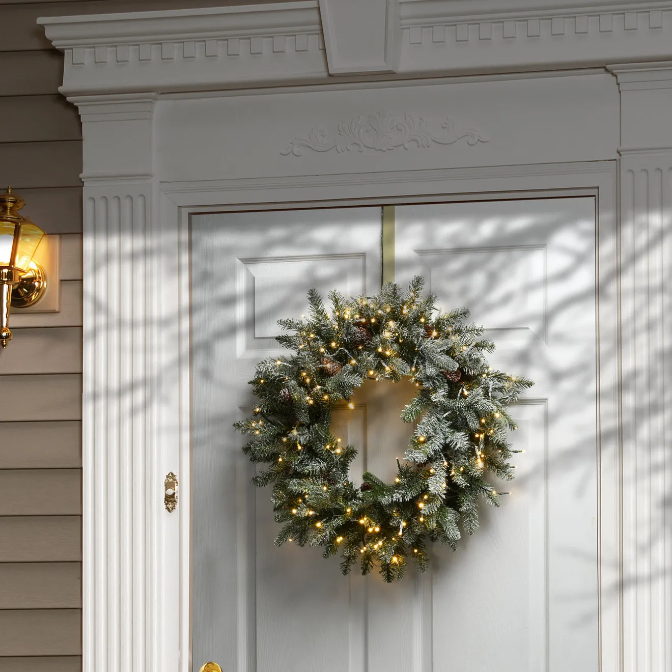 Outlet 24 in. Pre-Lit Snowy Morgan Spruce Wreath with Dual Color LED Lights Pre-Lit Christmas Wreaths|21-24 Inch Christmas Wreaths