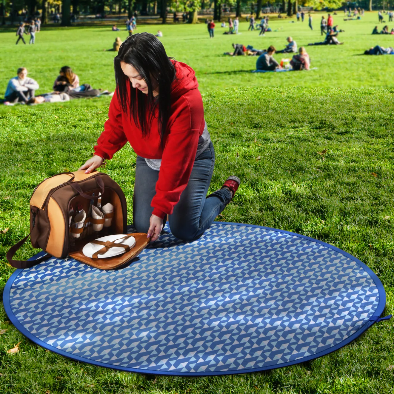 Online 57 in. Round Pop-Open Travel Blanket Camping Accessories